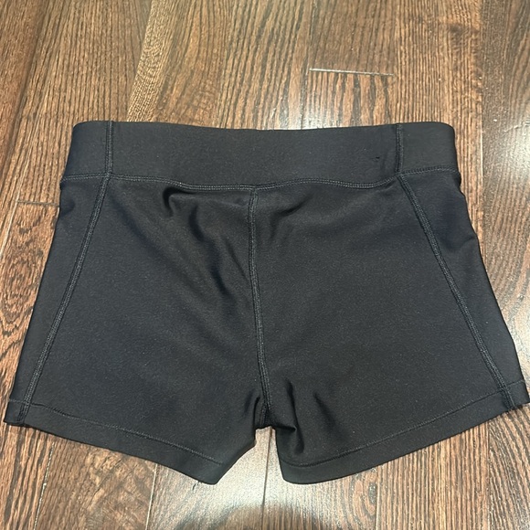 Under armour Short - Size 6 - Picture 2 of 3